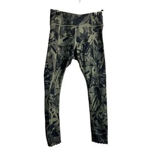 Lululemon Tight Stuff Tight Camo‎ Size 4 Pop Cut Fatigue Green Black Scalloped